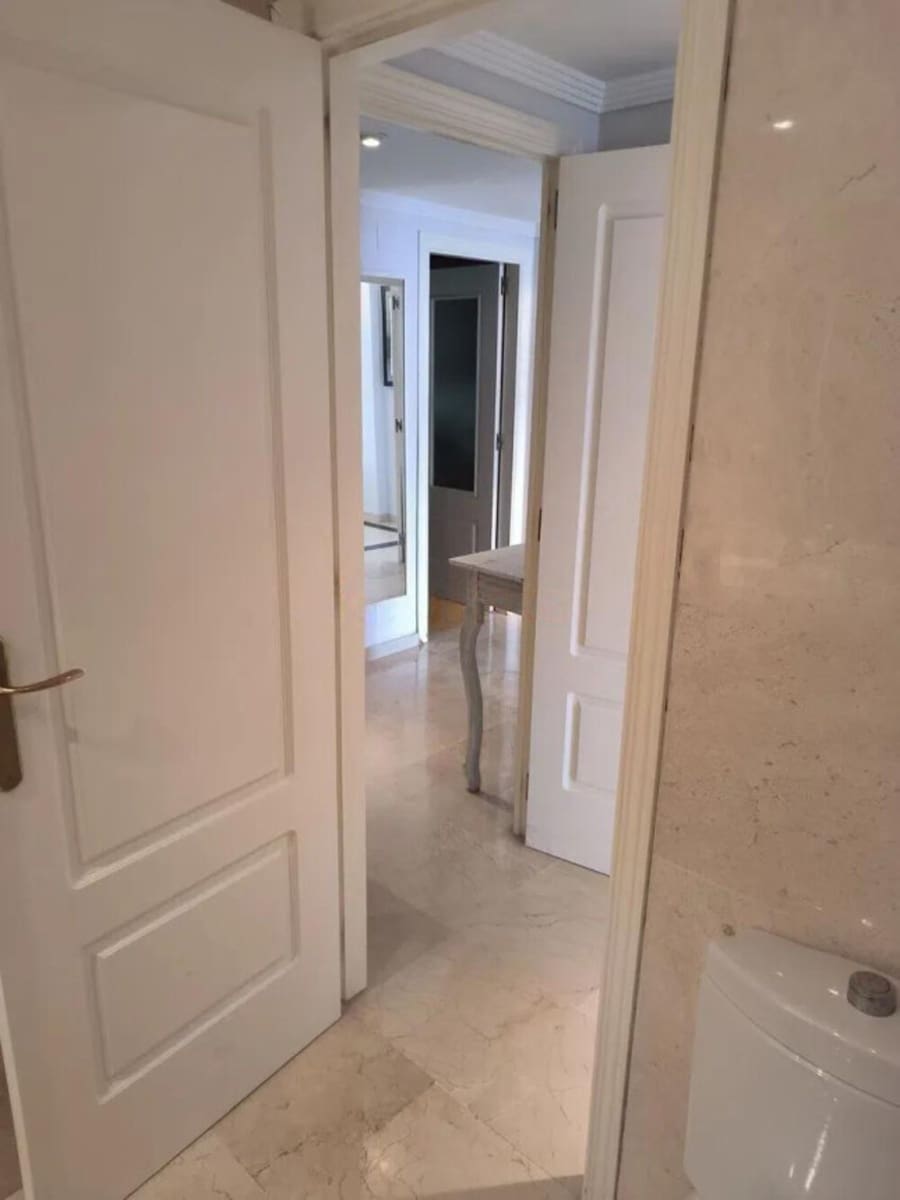 Apartamento de 2 habitaciones en Marbella en venta con piscina garaje - 430.500 € (Ref: 9614559)