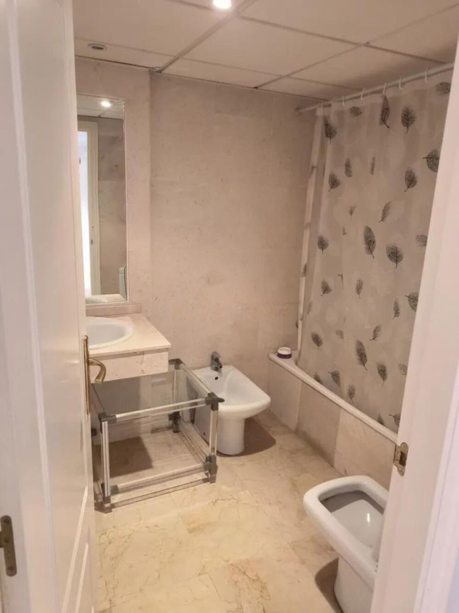 Apartamento de 2 habitaciones en Marbella en venta con piscina garaje - 430.500 € (Ref: 9614559)