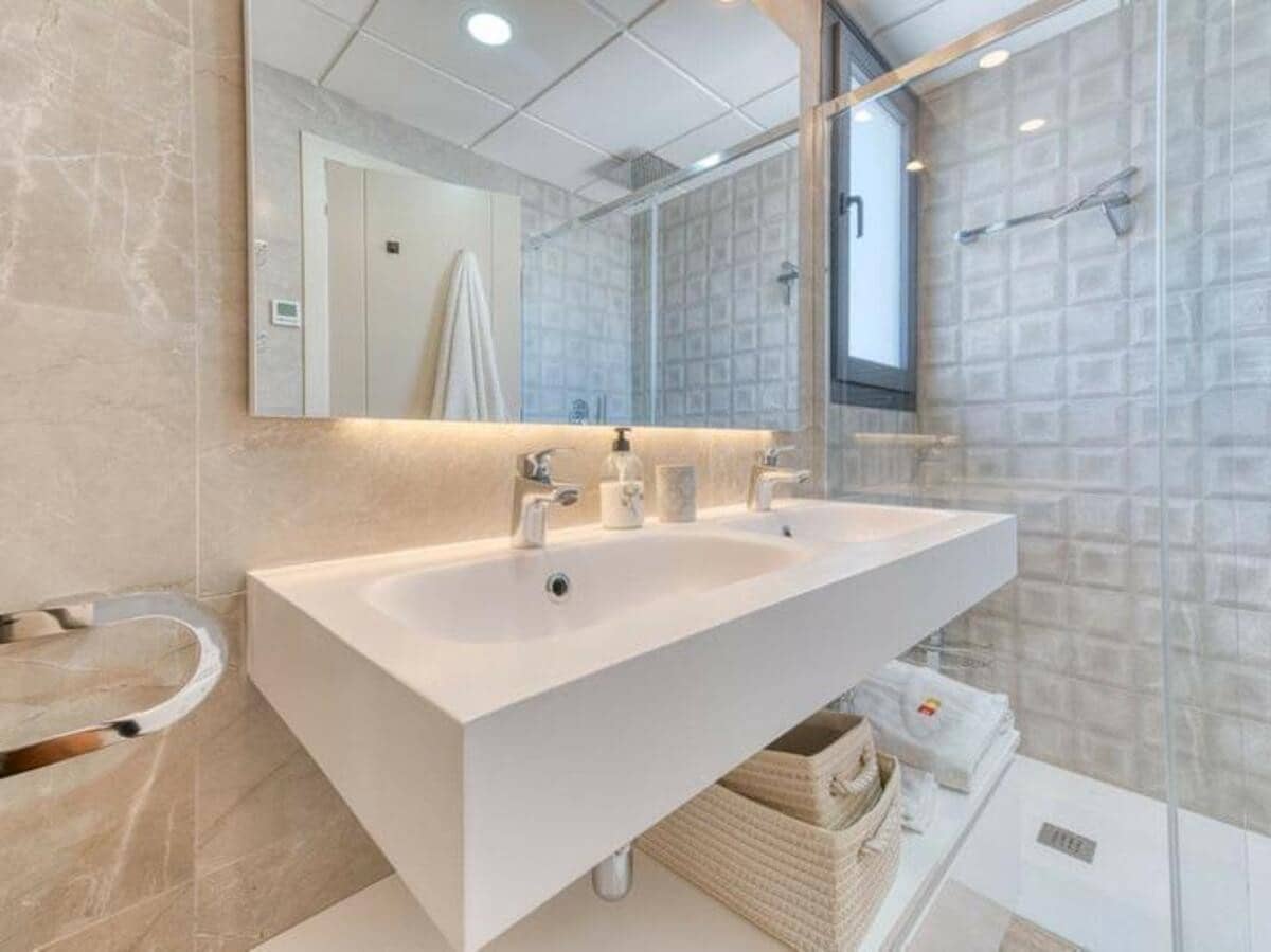 3 makuuhuone Kattohuoneisto vuokrattavana paikassa Bel-Air mukana uima-altaan 
autotalli - 3 500 € (Ref: 9614560)