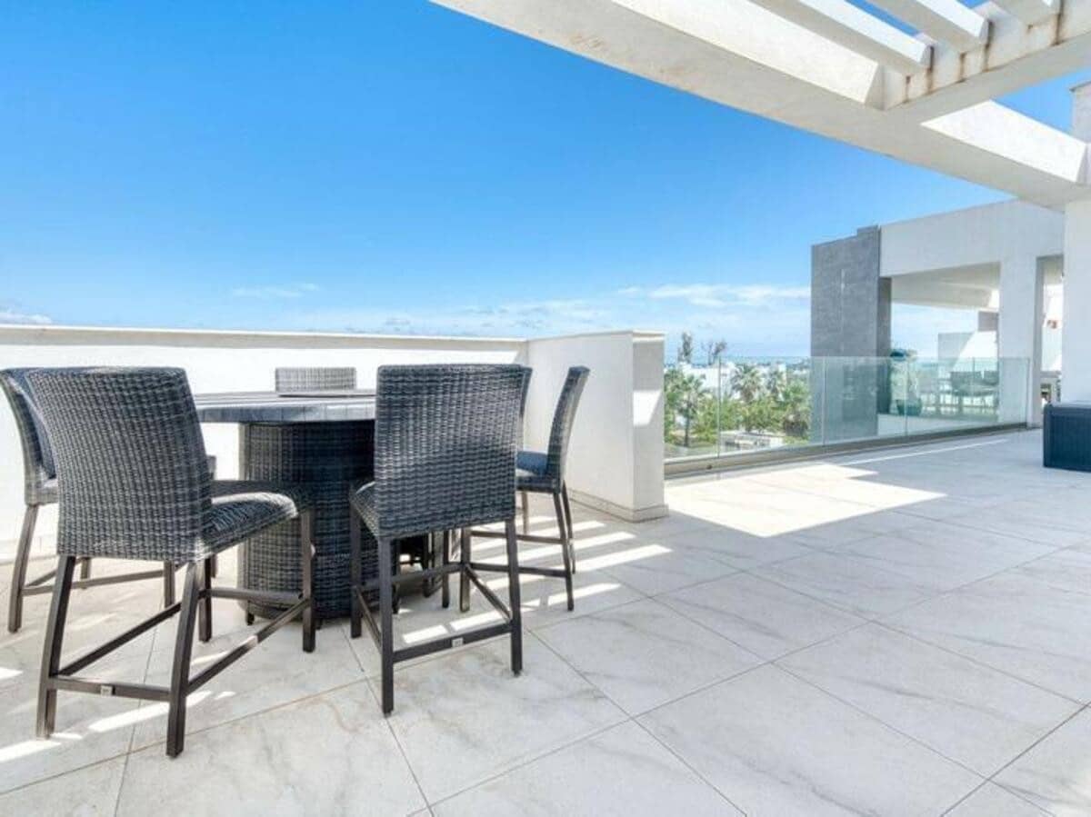 3 makuuhuone Kattohuoneisto vuokrattavana paikassa Bel-Air mukana uima-altaan 
autotalli - 3 500 € (Ref: 9614560)