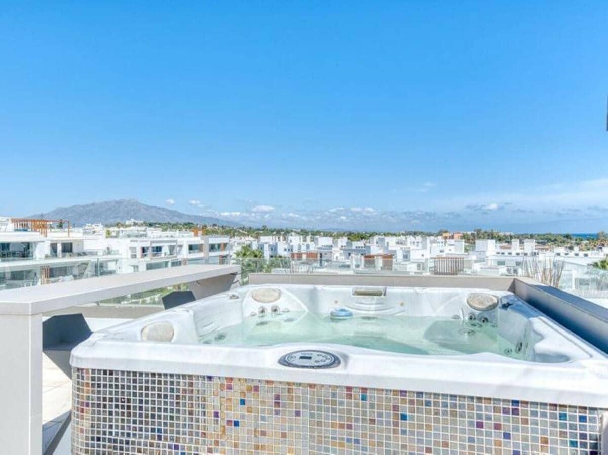 3 makuuhuone Kattohuoneisto vuokrattavana paikassa Bel-Air mukana uima-altaan 
autotalli - 3 500 € (Ref: 9614560)