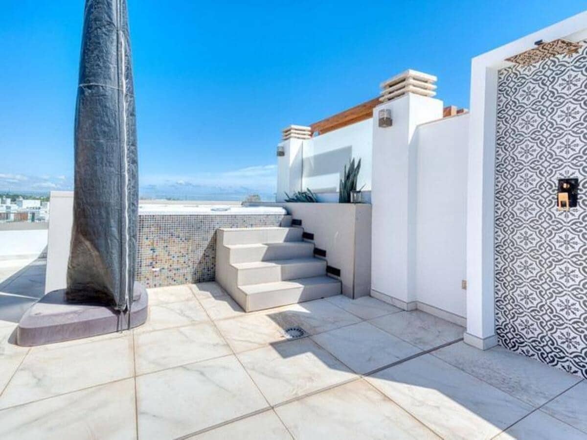 3 makuuhuone Kattohuoneisto vuokrattavana paikassa Bel-Air mukana uima-altaan 
autotalli - 3 500 € (Ref: 9614560)