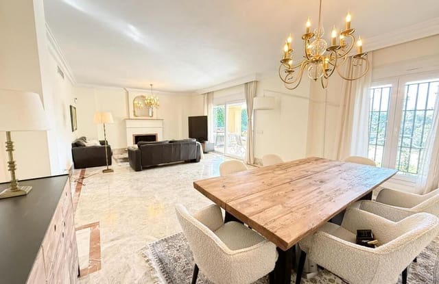 3 makuuhuone Paritalo vuokrattavana paikassa Santa Clara, Marbella mukana uima-altaan 
autotalli - 3 750 € (Ref: 9618826)