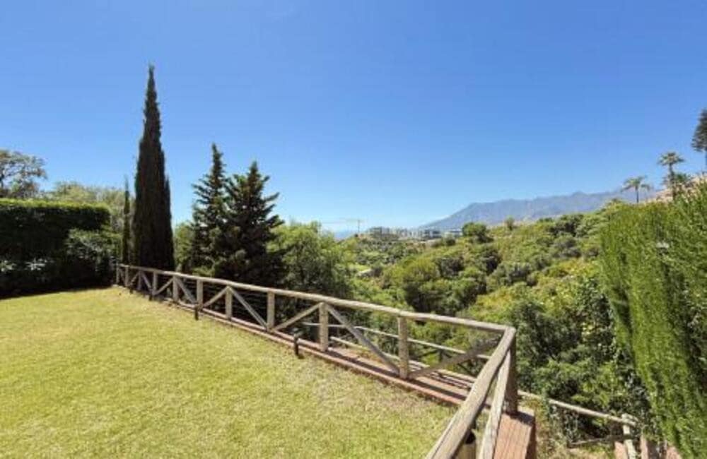 3 soveværelse Semi-Rækkehus til leje i Marbella med swimmingpool garage - € 3.750 (Ref: 9618826)