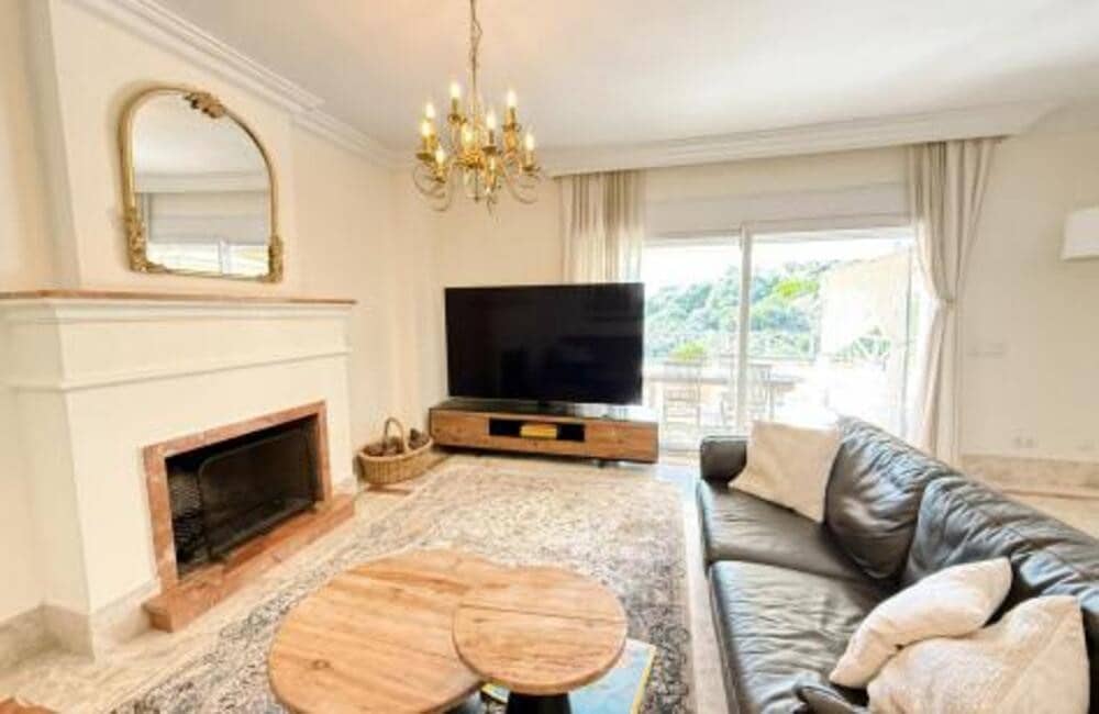 3 soveværelse Semi-Rækkehus til leje i Marbella med swimmingpool garage - € 3.750 (Ref: 9618826)