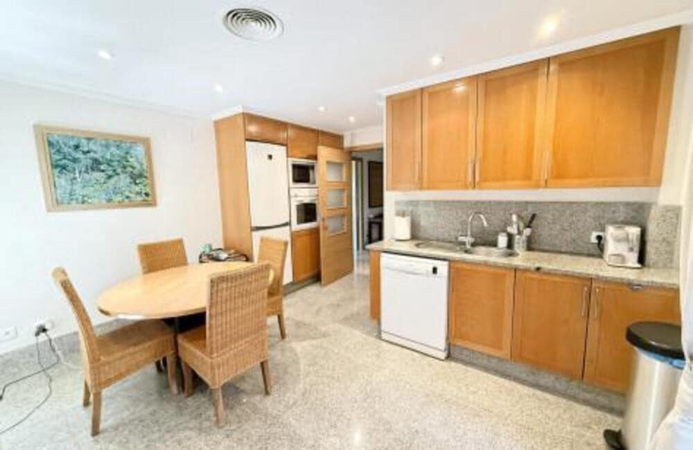 3 soveværelse Semi-Rækkehus til leje i Marbella med swimmingpool garage - € 3.750 (Ref: 9618826)