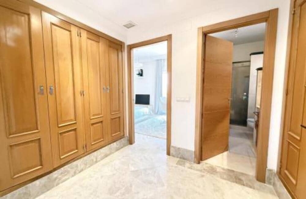 3 soveværelse Semi-Rækkehus til leje i Marbella med swimmingpool garage - € 3.750 (Ref: 9618826)