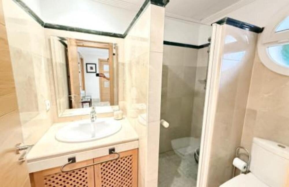 3 soveværelse Semi-Rækkehus til leje i Marbella med swimmingpool garage - € 3.750 (Ref: 9618826)