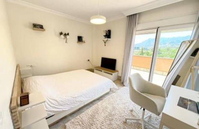 3 makuuhuone Paritalo vuokrattavana paikassa Santa Clara, Marbella mukana uima-altaan 
autotalli - 3 750 € (Ref: 9618826)