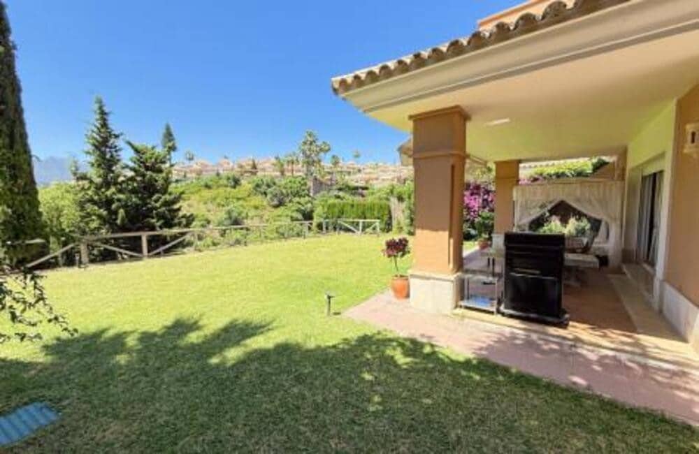 3 soveværelse Semi-Rækkehus til leje i Marbella med swimmingpool garage - € 3.750 (Ref: 9618826)