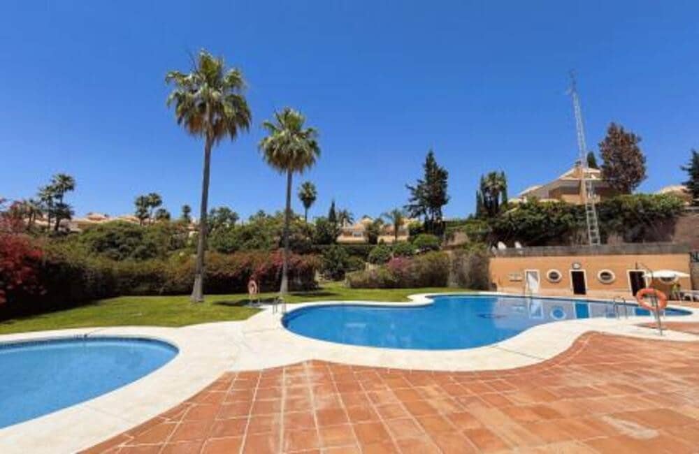 3 soveværelse Semi-Rækkehus til leje i Marbella med swimmingpool garage - € 3.750 (Ref: 9618826)