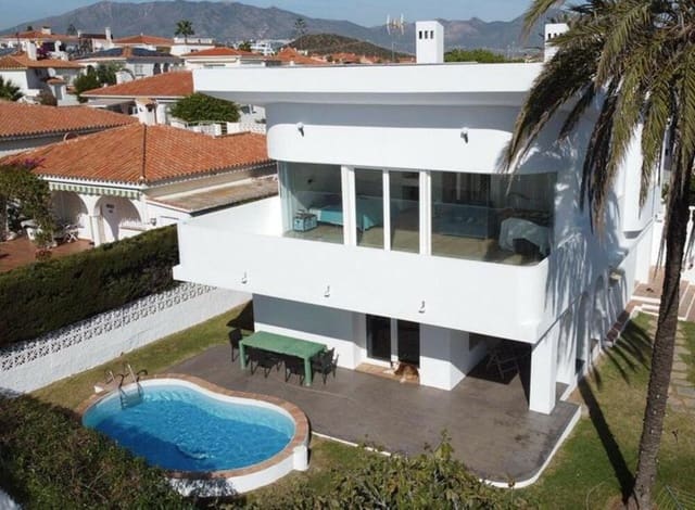 3 makuuhuone Huvila myytävänä paikassa El Faro, Mijas mukana uima-altaan 
autotalli - 995 000 € (Ref: 9618827)