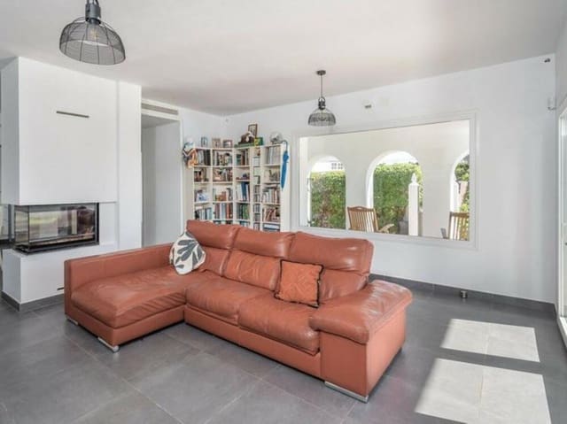 3 makuuhuone Huvila myytävänä paikassa El Faro, Mijas mukana uima-altaan 
autotalli - 995 000 € (Ref: 9618827)