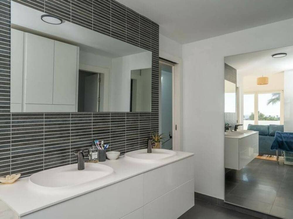 3 bedroom Villa for sale in El Faro with pool garage - € 995,000 (Ref: 9618827)