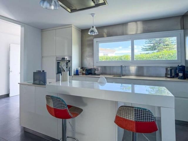 3 makuuhuone Huvila myytävänä paikassa El Faro, Mijas mukana uima-altaan 
autotalli - 995 000 € (Ref: 9618827)