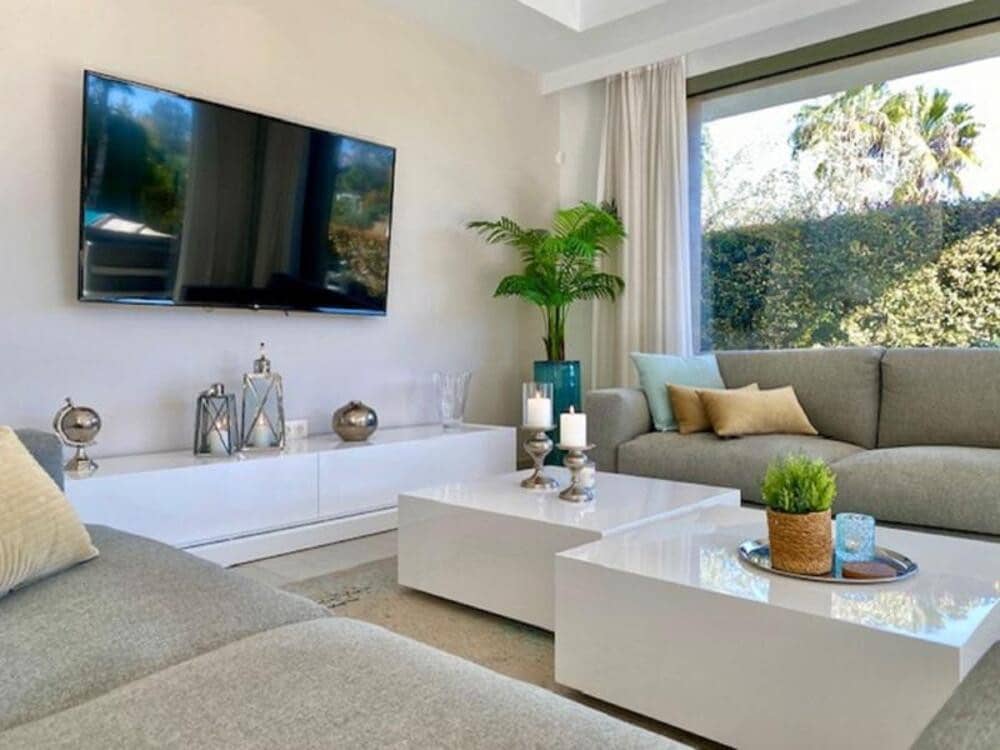 5 makuuhuone Huvila vuokrattavana paikassa El Paraiso mukana uima-altaan 
autotalli - 9 000 € (Ref: 9618828)