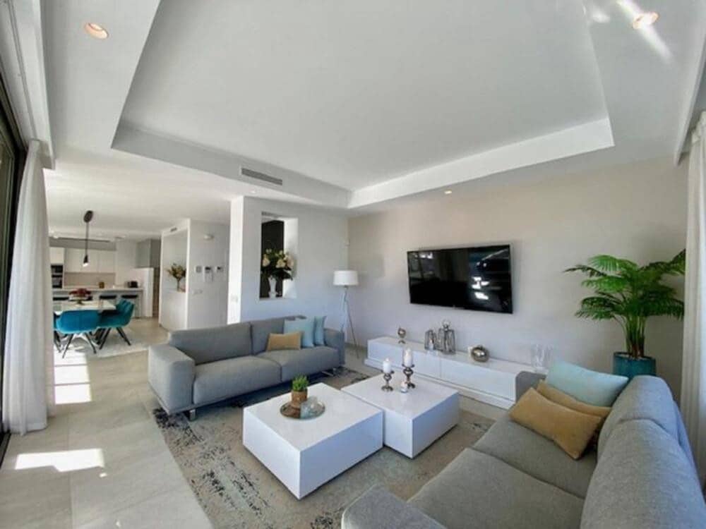 5 makuuhuone Huvila vuokrattavana paikassa El Paraiso mukana uima-altaan 
autotalli - 9 000 € (Ref: 9618828)