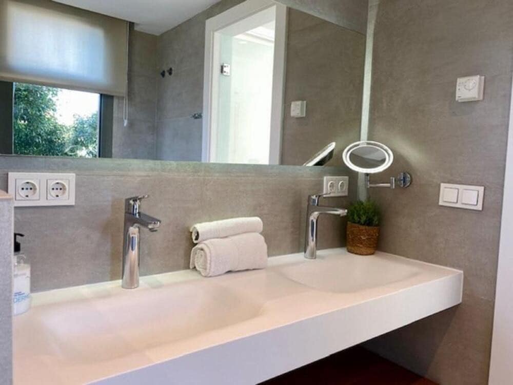 5 makuuhuone Huvila vuokrattavana paikassa El Paraiso mukana uima-altaan 
autotalli - 9 000 € (Ref: 9618828)