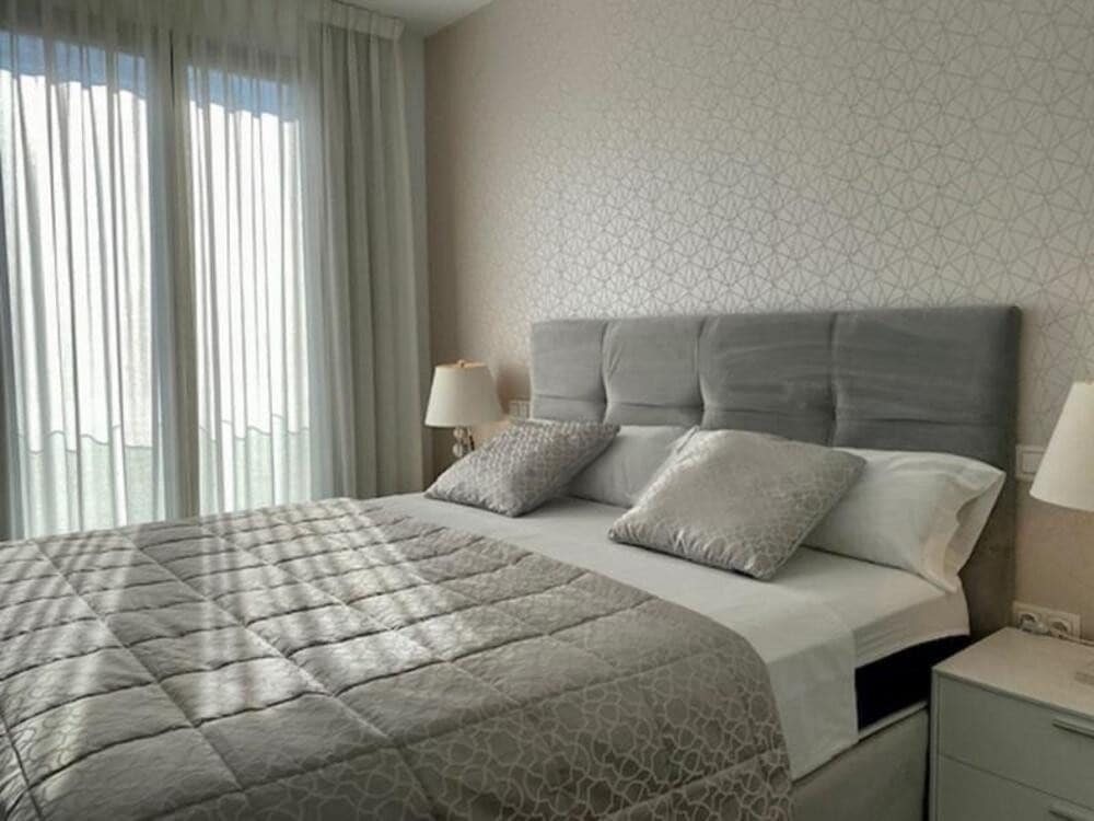 5 makuuhuone Huvila vuokrattavana paikassa El Paraiso mukana uima-altaan 
autotalli - 9 000 € (Ref: 9618828)