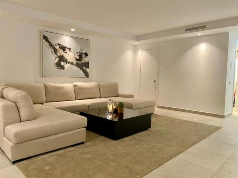 5 makuuhuone Huvila vuokrattavana paikassa El Paraiso mukana uima-altaan 
autotalli - 9 000 € (Ref: 9618828)