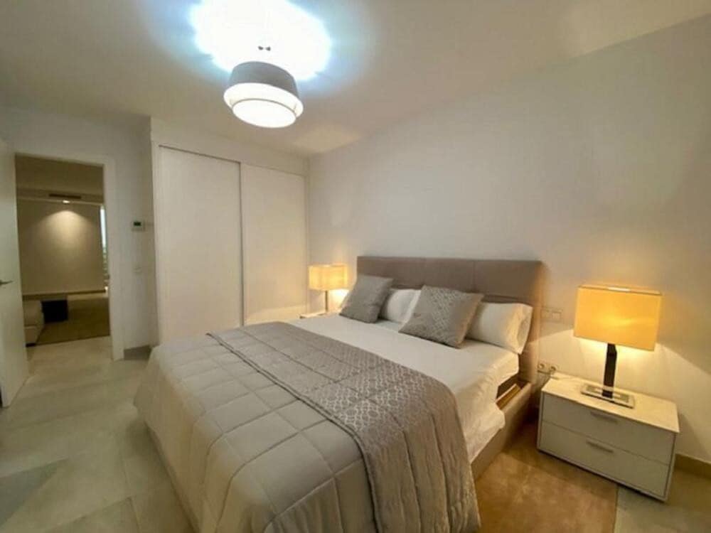 5 makuuhuone Huvila vuokrattavana paikassa El Paraiso mukana uima-altaan 
autotalli - 9 000 € (Ref: 9618828)