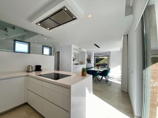 5 soveværelse Villa til leje i El Paraiso, Estepona med swimmingpool garage - € 9.000 (Ref: 9618828)