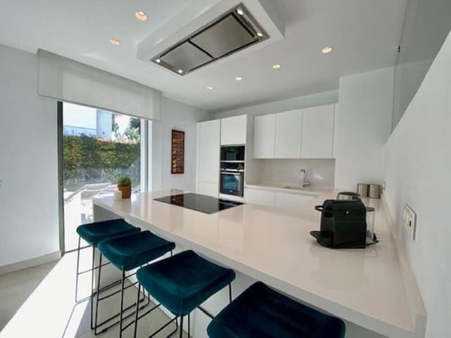 5 soveværelse Villa til leje i El Paraiso, Estepona med swimmingpool garage - € 9.000 (Ref: 9618828)