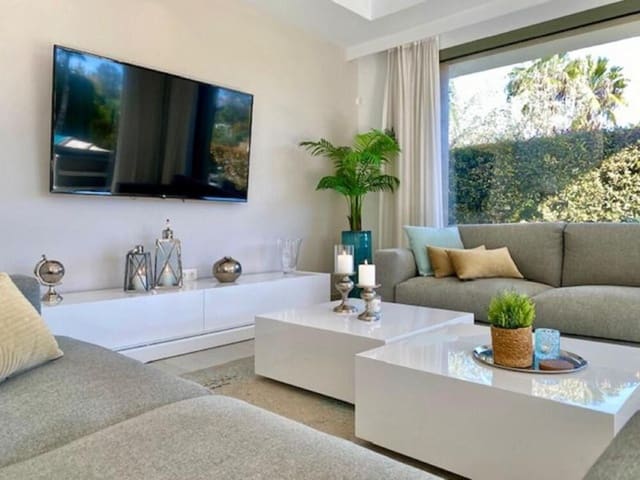 5 soveværelse Villa til leje i El Paraiso, Estepona med swimmingpool garage - € 9.000 (Ref: 9618828)