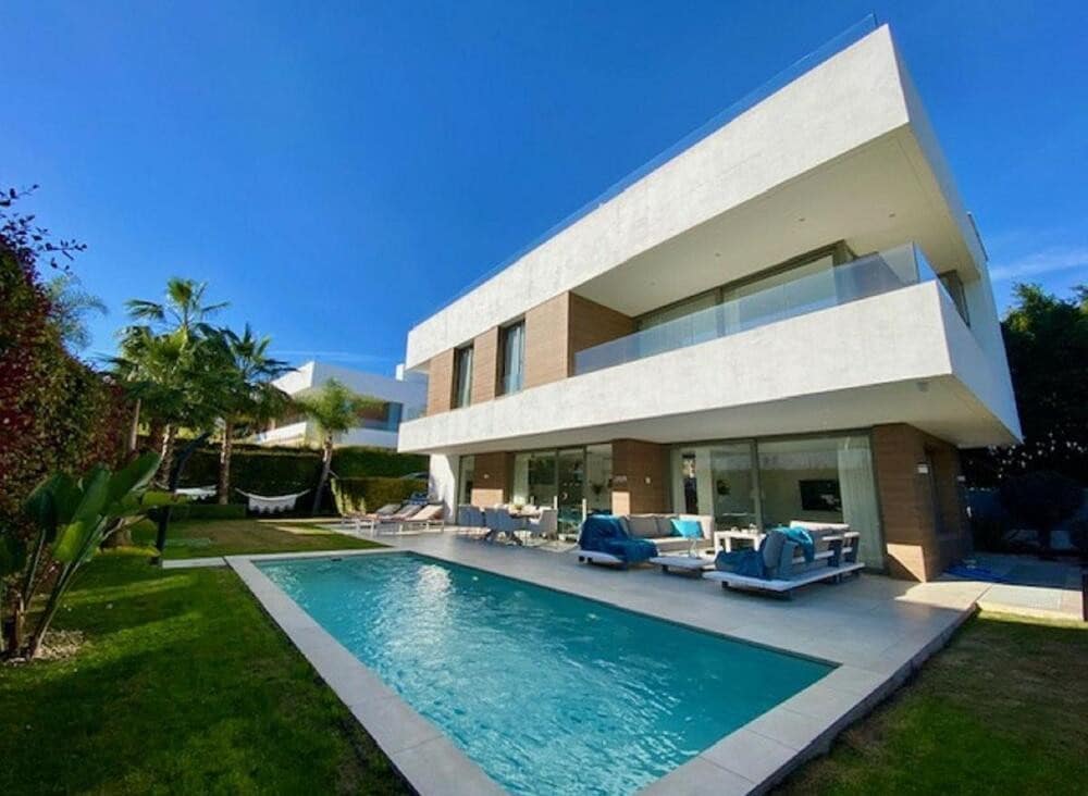 5 soveværelse Villa til leje i El Paraiso med swimmingpool garage - € 8.500 (Ref: 9618828)
