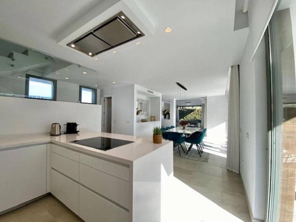 5 soveværelse Villa til leje i El Paraiso med swimmingpool garage - € 8.500 (Ref: 9618828)