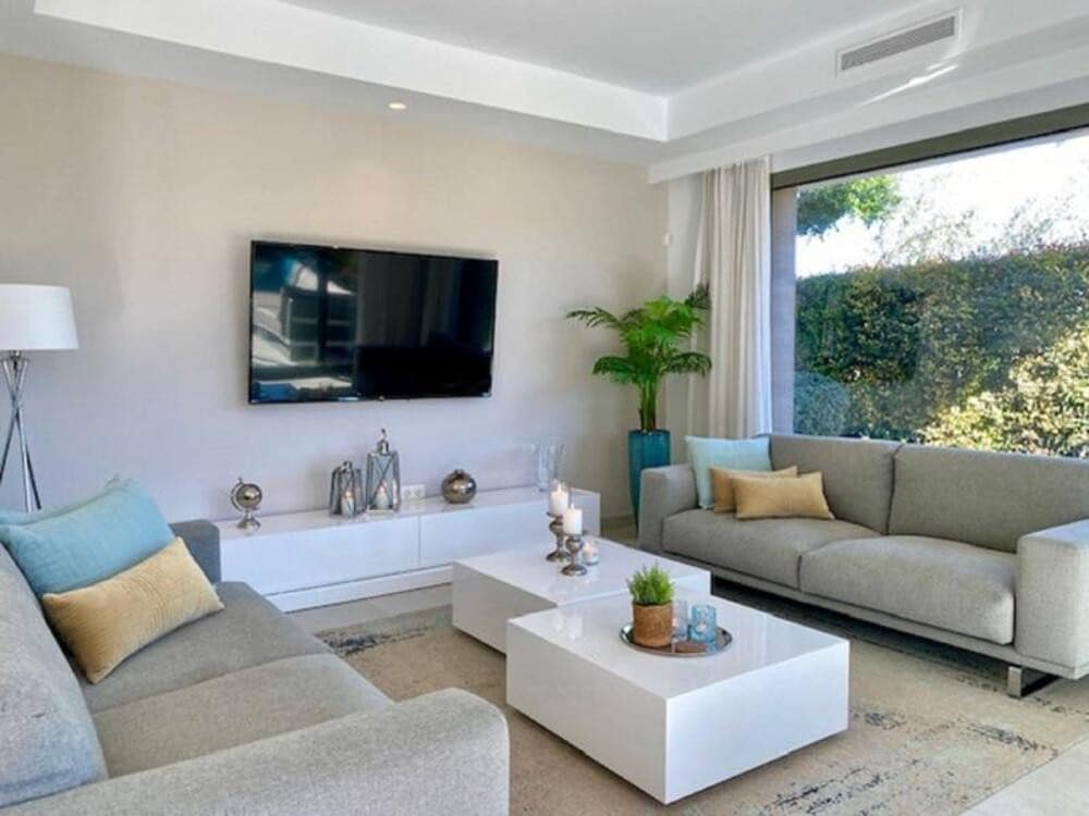 5 soveværelse Villa til leje i El Paraiso med swimmingpool garage - € 8.500 (Ref: 9618828)