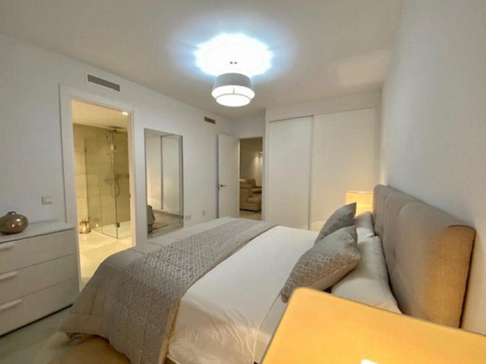 5 soveværelse Villa til leje i El Paraiso med swimmingpool garage - € 8.500 (Ref: 9618828)
