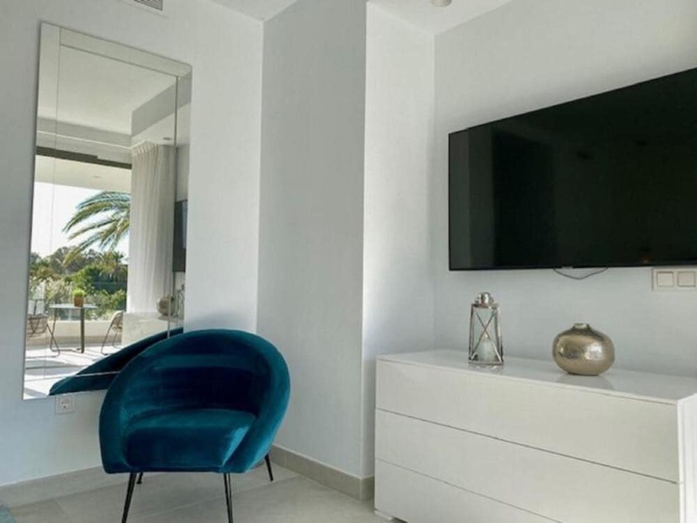 5 soveværelse Villa til leje i El Paraiso med swimmingpool garage - € 8.500 (Ref: 9618828)