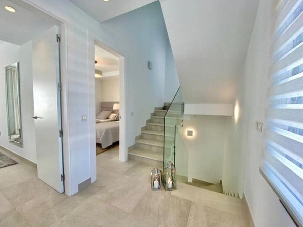 5 soveværelse Villa til leje i El Paraiso med swimmingpool garage - € 8.500 (Ref: 9618828)