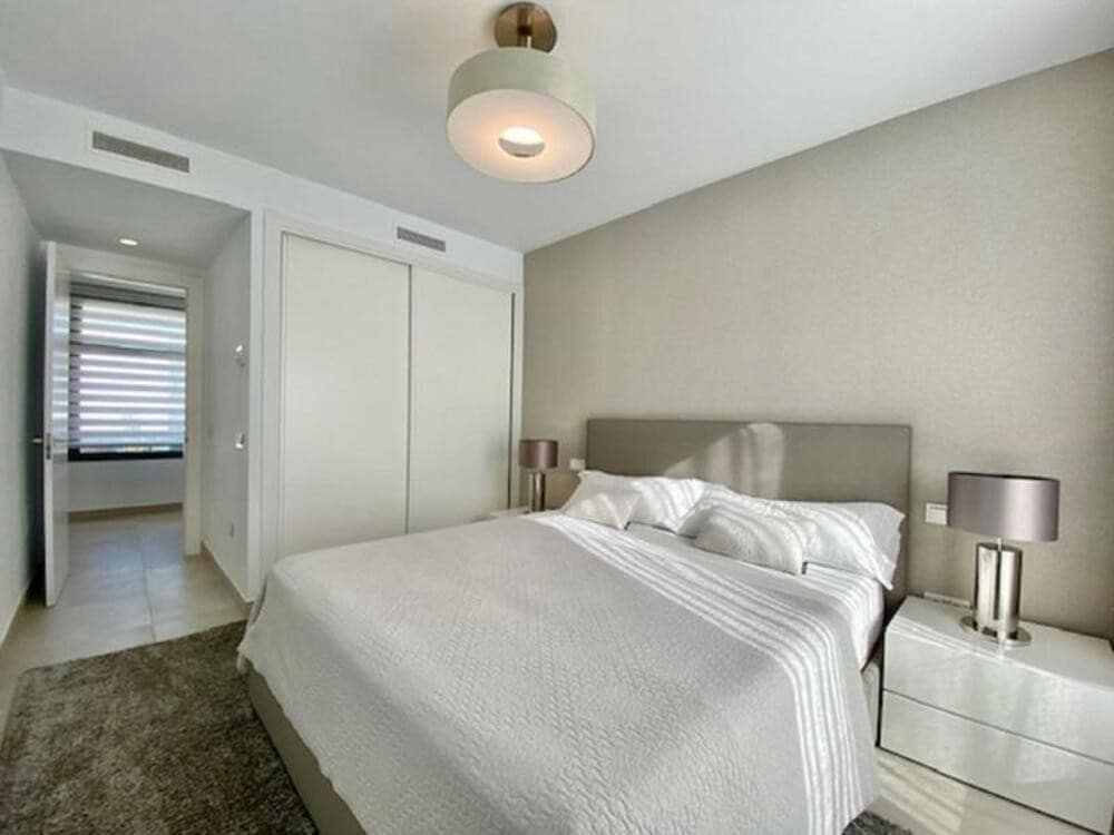 5 soveværelse Villa til leje i El Paraiso med swimmingpool garage - € 8.500 (Ref: 9618828)