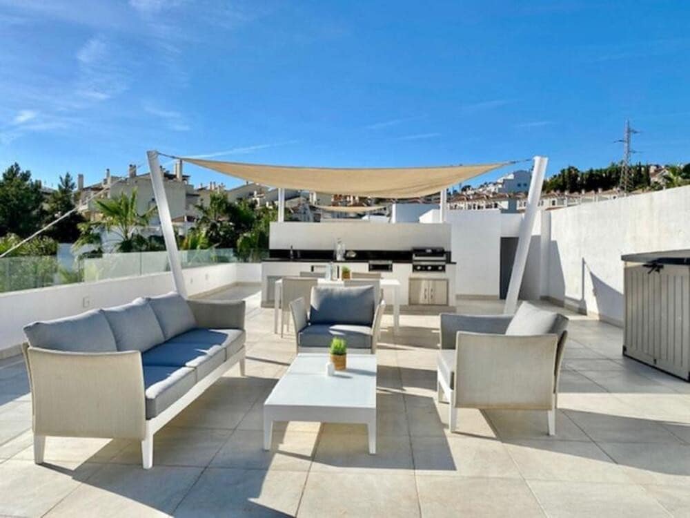 5 soveværelse Villa til leje i El Paraiso med swimmingpool garage - € 8.500 (Ref: 9618828)