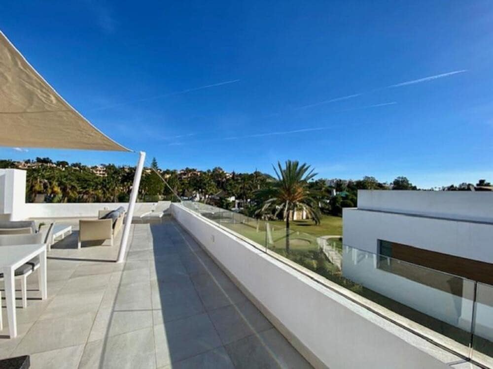 5 soveværelse Villa til leje i El Paraiso med swimmingpool garage - € 8.500 (Ref: 9618828)