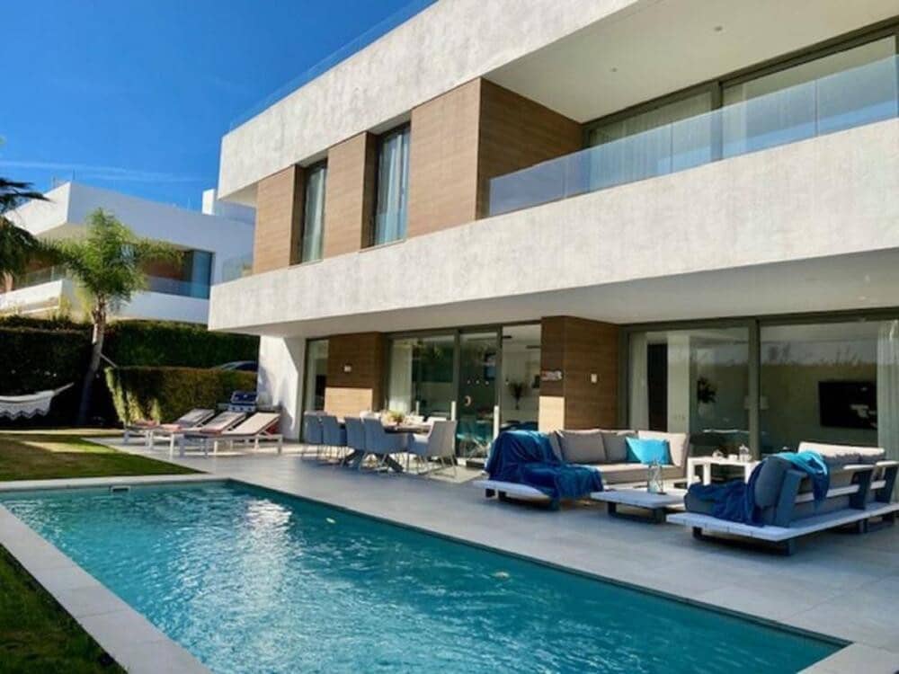 5 soveværelse Villa til leje i El Paraiso med swimmingpool garage - € 8.500 (Ref: 9618828)