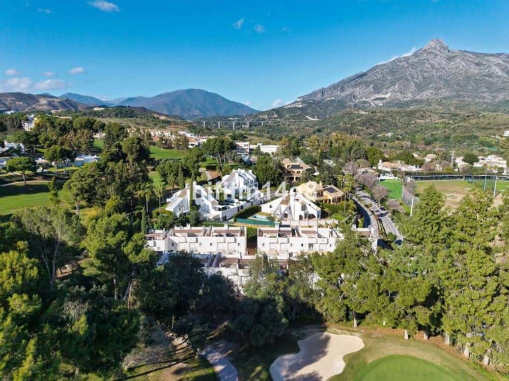 Casa de 3 habitaciones en Marbella en venta con piscina garaje - 595.000 € (Ref: 9618829)