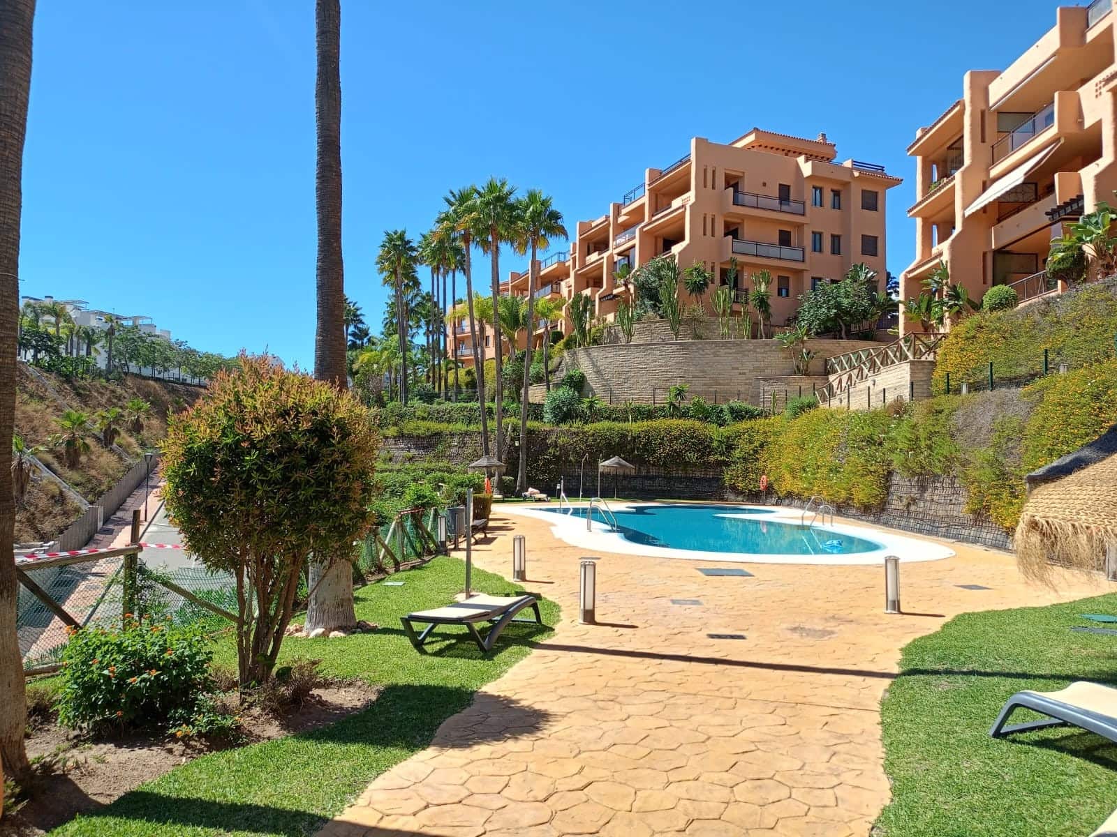 2 soveværelse Lejlighed til leje i La Cala de Mijas med swimmingpool garage - € 1.400 (Ref: 9620727)