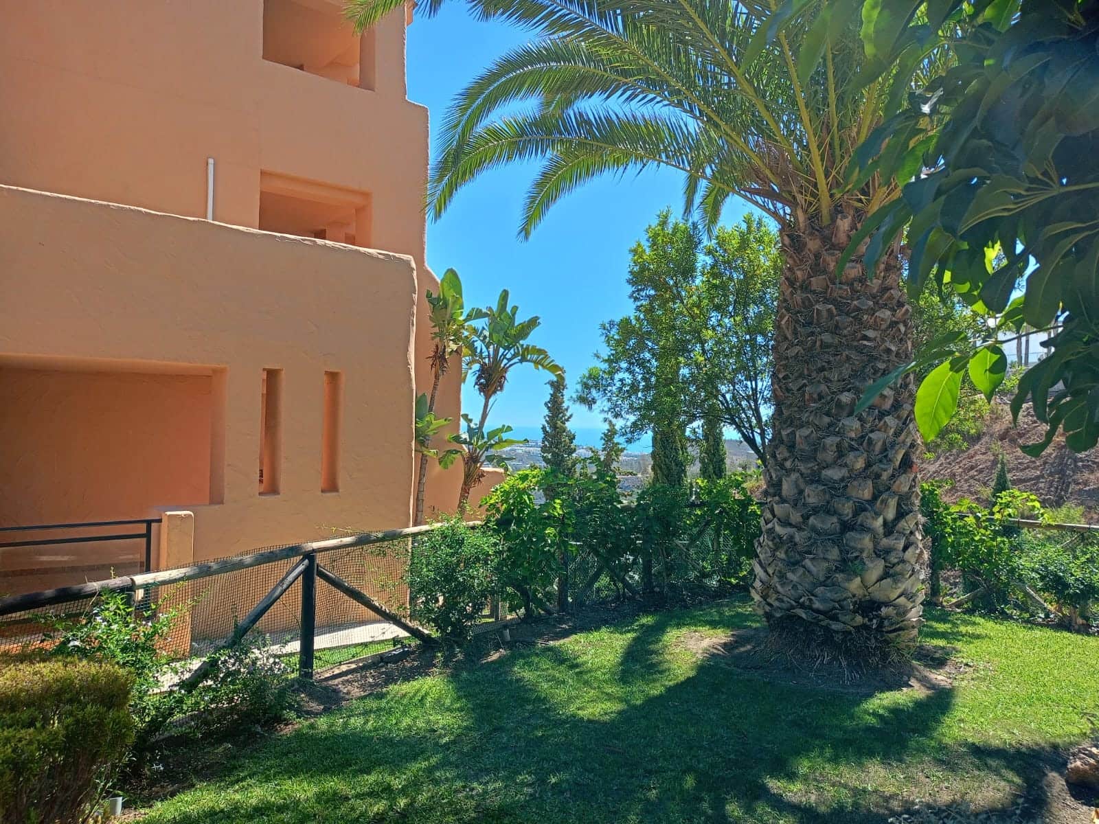 2 soveværelse Lejlighed til leje i La Cala de Mijas med swimmingpool garage - € 1.400 (Ref: 9620727)