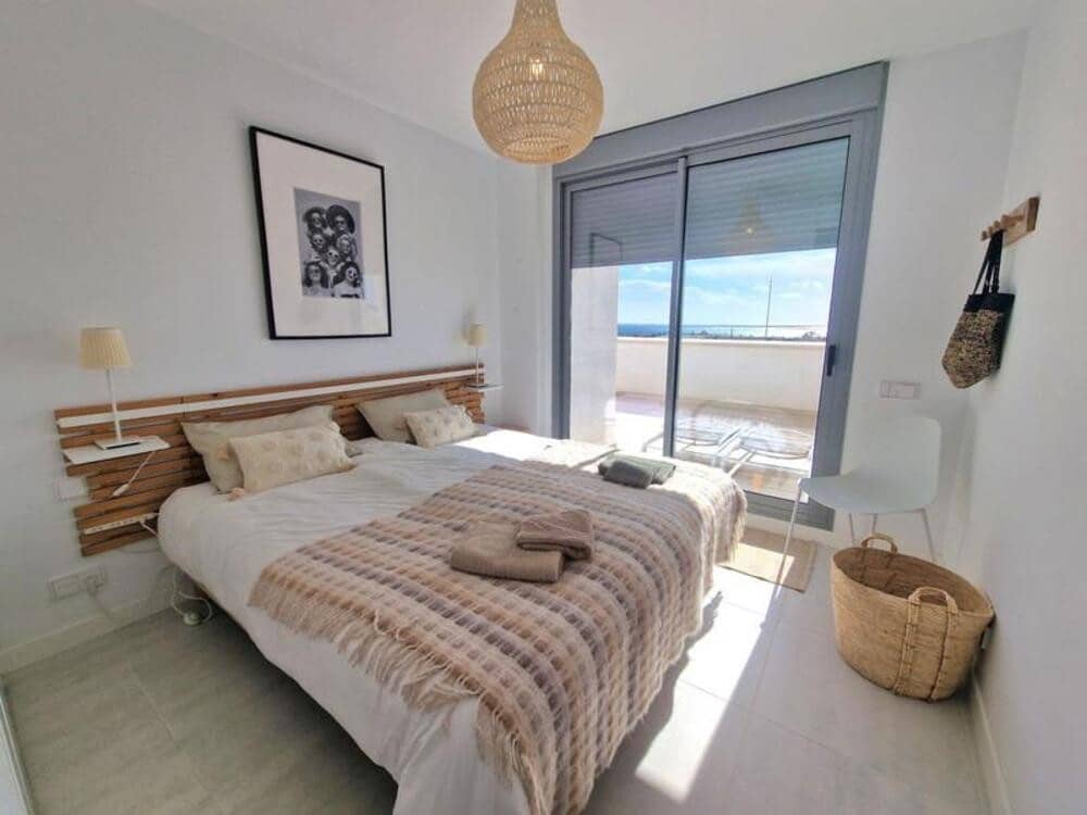 4 bedroom Penthouse for rent in New Golden Mile with pool garage - € 3,900 (Ref: 9627049)