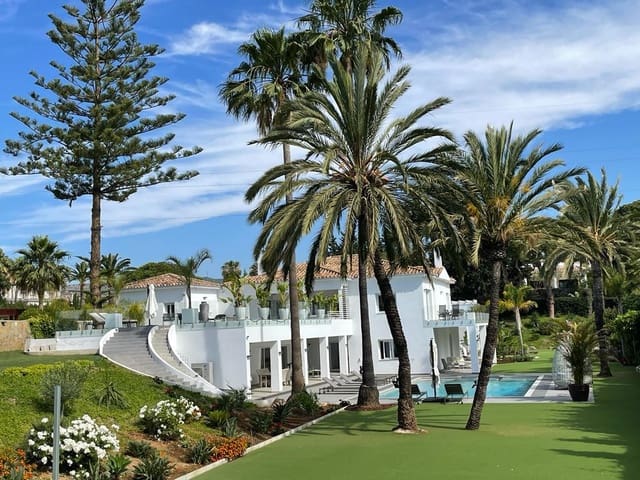 10 sypialnia Willa na sprzedaż w Nueva Atalaya, Estepona z basenem garażem - 4 200 000 € (Ref: 9627050)