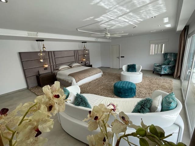 10 sovrum Villa till salu i Nueva Atalaya, Estepona med pool garage - 4 200 000 € (Ref: 9627050)