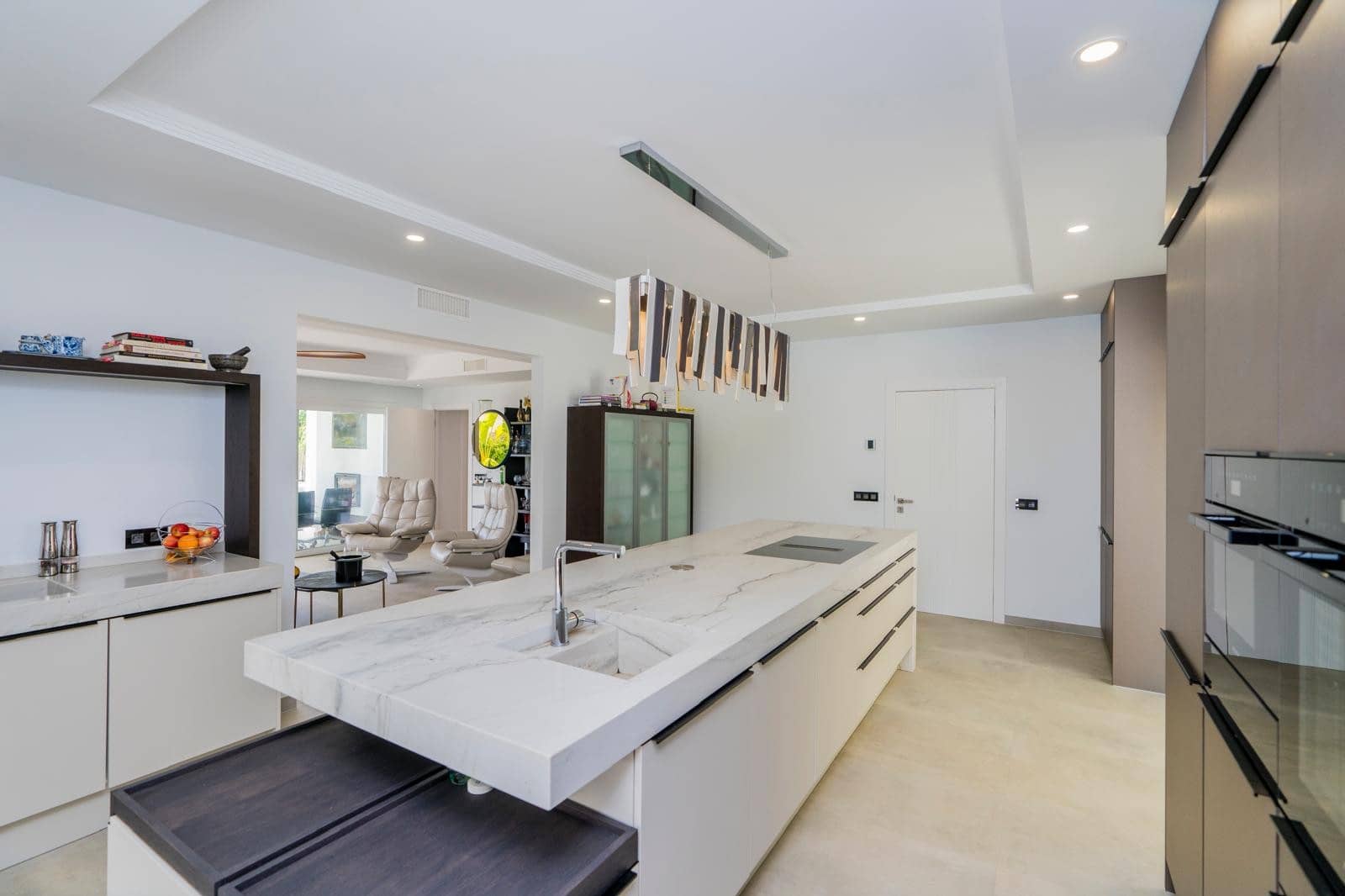 10 sovrum Villa till salu i New Golden Mile med pool garage - 4 200 000 € (Ref: 9627050)