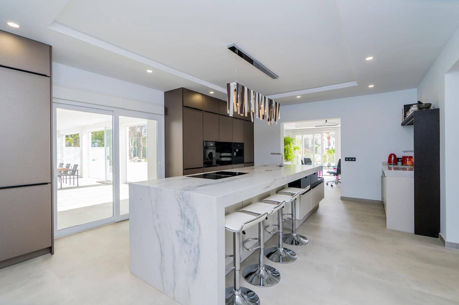 10 sovrum Villa till salu i New Golden Mile med pool garage - 4 200 000 € (Ref: 9627050)