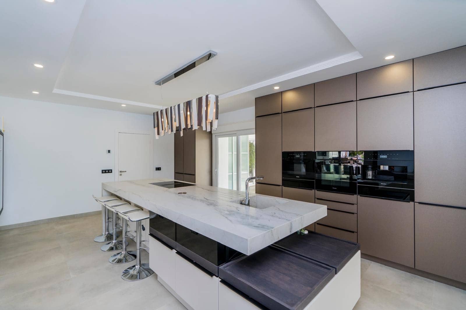 10 sovrum Villa till salu i New Golden Mile med pool garage - 4 200 000 € (Ref: 9627050)