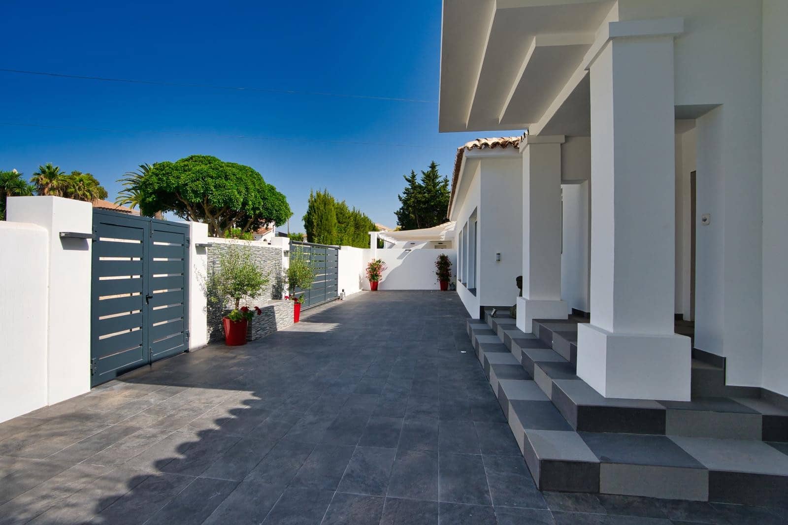 10 sovrum Villa till salu i New Golden Mile med pool garage - 4 200 000 € (Ref: 9627050)