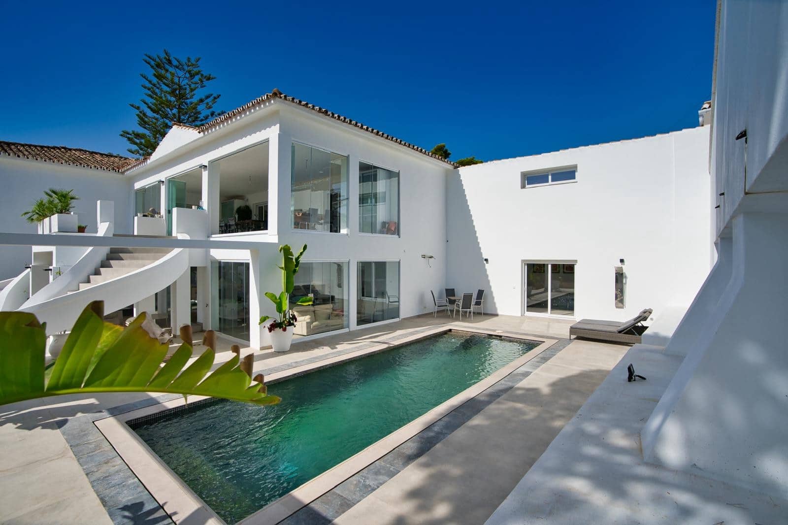 10 sovrum Villa till salu i New Golden Mile med pool garage - 4 200 000 € (Ref: 9627050)