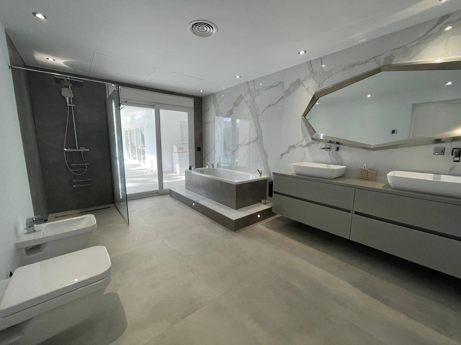 10 sovrum Villa till salu i New Golden Mile med pool garage - 4 200 000 € (Ref: 9627050)